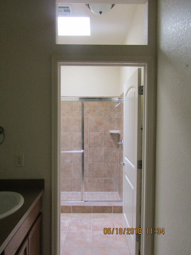 Building Photo - Beautiful 2 Bedroom/2 Bathroom Del Prado Condominium