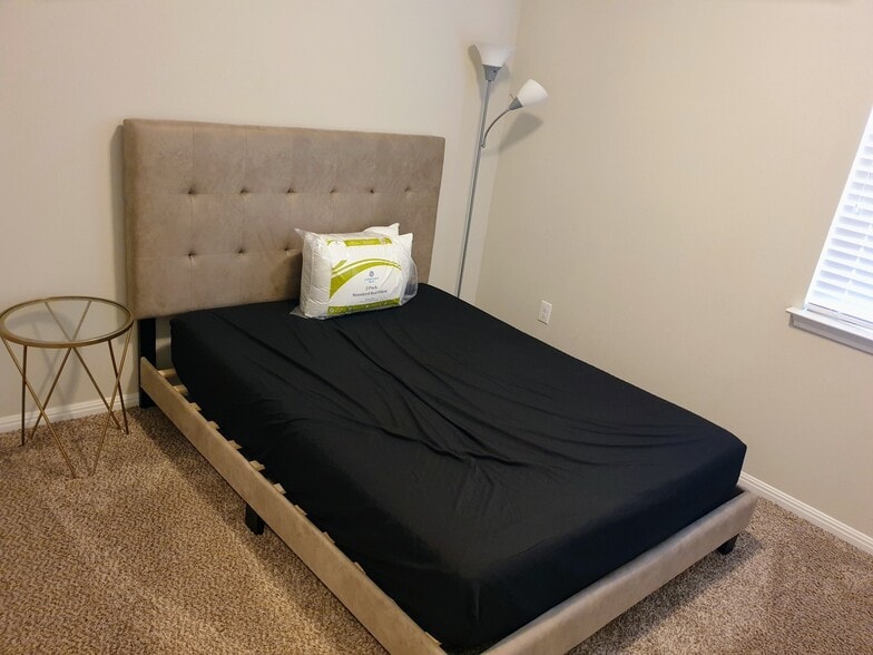 Building Photo - 392 Eagle Brook Ln