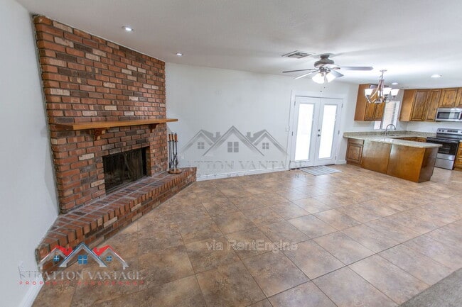 Building Photo - 1928 N Kachina