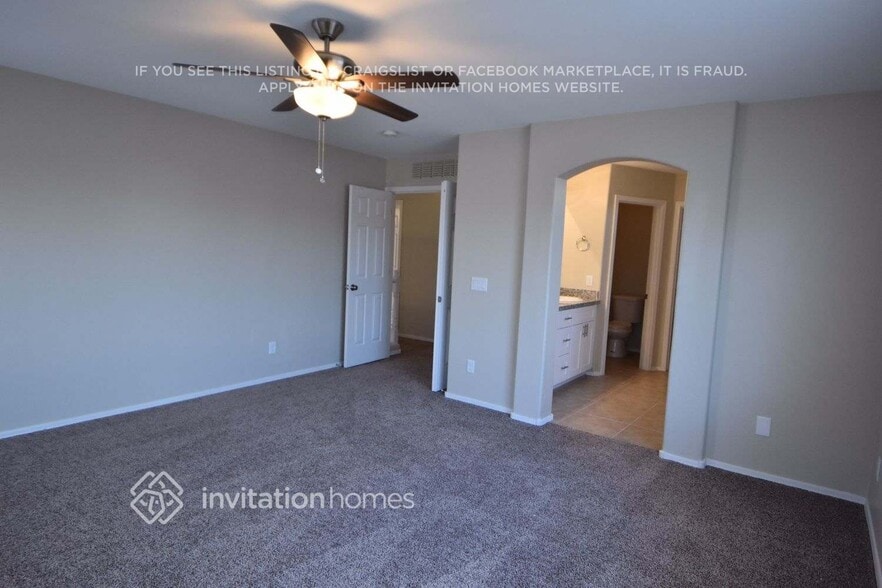 Building Photo - 17227 W Elm St