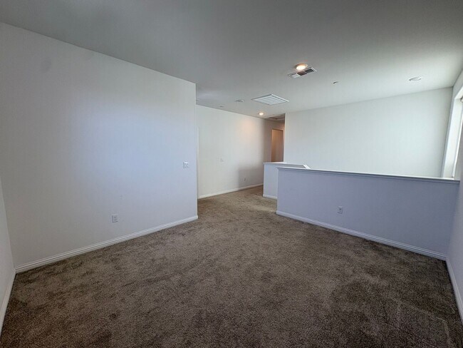 Building Photo - 3 bedroom 2.5 Bath with Solar in Brentwood