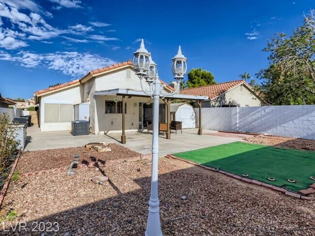Building Photo - Gorgeous, spacious 1 story fully furnished...