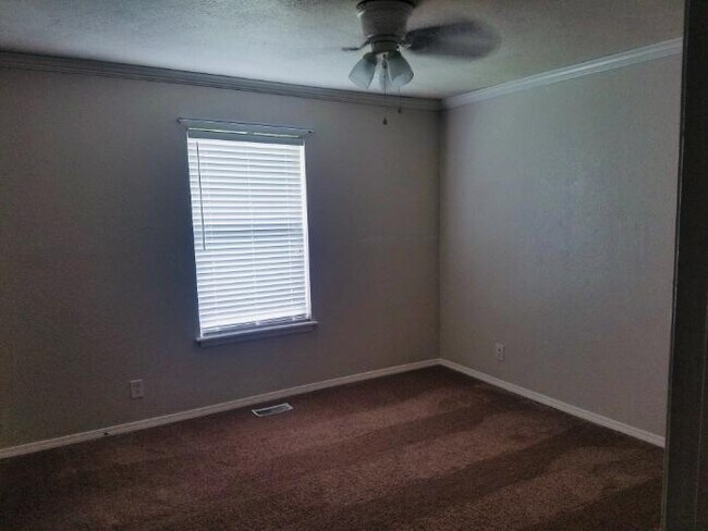 Building Photo - 312 Rosanne St