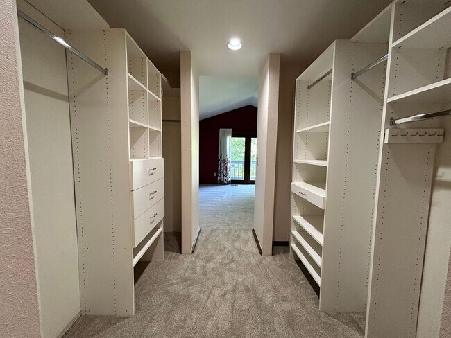 Building Photo - Gorgeous 4 Bedroom Townhome Steps from Boulder Country Club