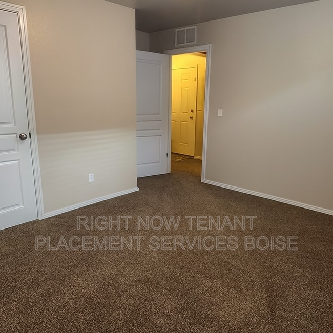 Building Photo - 25 S Shumway Ave