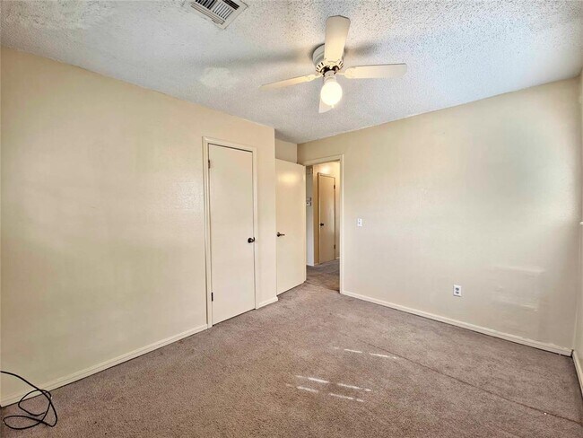 Building Photo - 13917 N Everest Ave