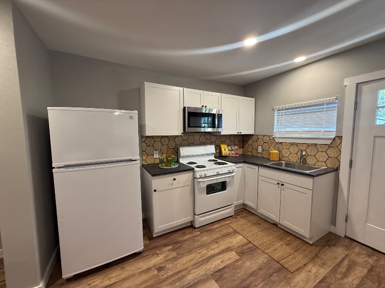 Building Photo - 843 Rigsby Ave