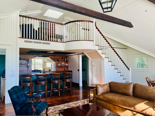 Building Photo - 3 Field Club Ln