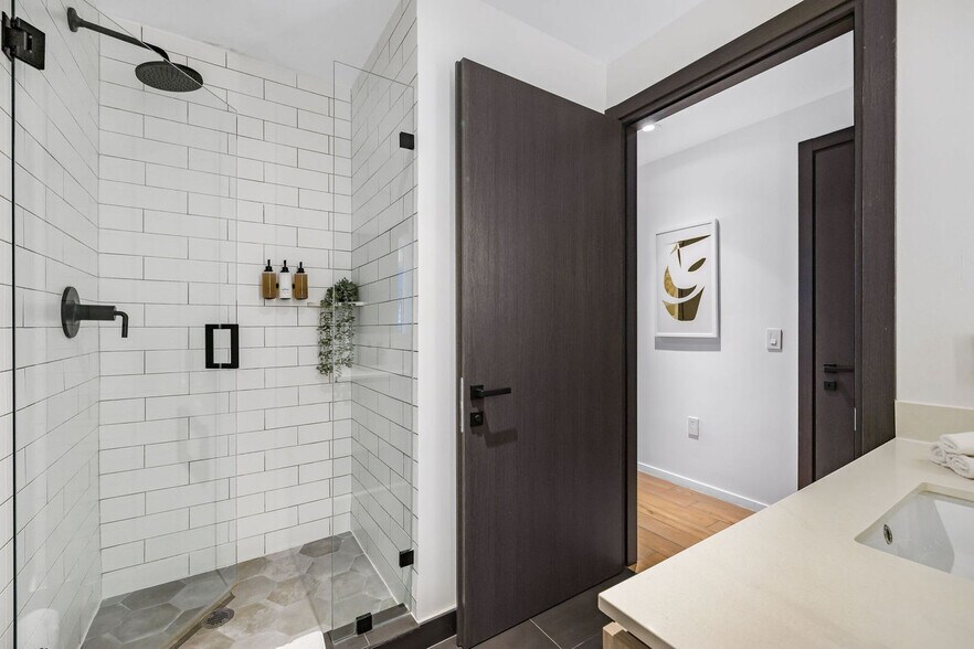 Building Photo - 398 NE 5th St