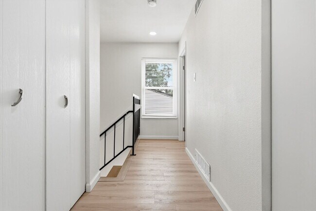 Building Photo - Stunning Fully Remodeled 3 Bed, 2 Bath Home in Conveniently-Located Northglenn!