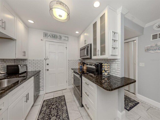 Building Photo - 200 The Esplanade N