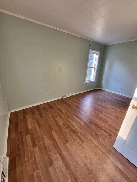 Building Photo - 404 2nd St