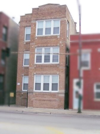 Primary Photo - 2237 W Fullerton Ave