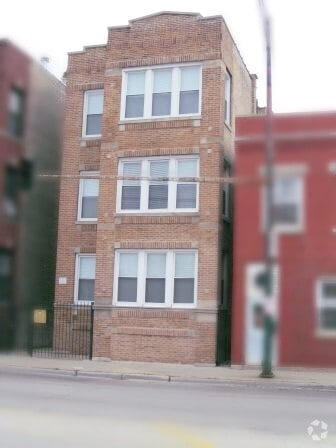 Building Photo - 2237 W Fullerton Ave