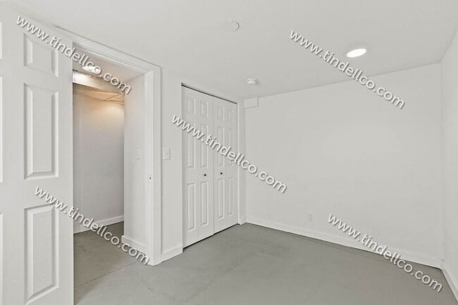 Building Photo - Pet Friendly 4 bedroom 2 bathroom home located blocks from University of Portland!