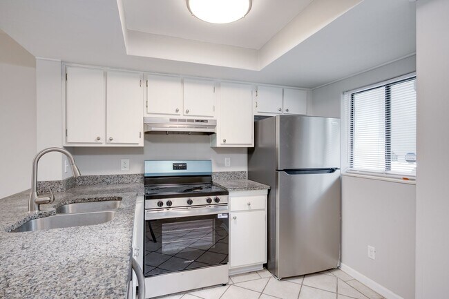 Building Photo - 503 Windsong Cir