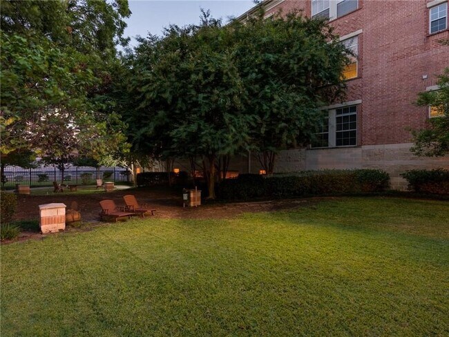 Building Photo - 2331 Worthington St