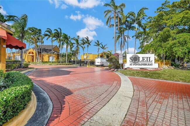 Building Photo - 9715 Fontainebleau Blvd