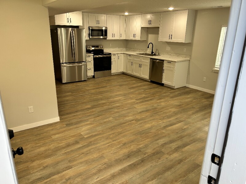 Building Photo - 3159 N Black Bear Ave