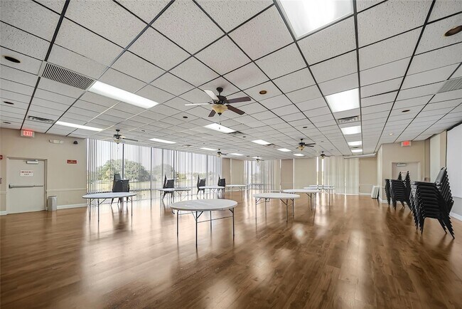 Building Photo - 6901 Environ Blvd