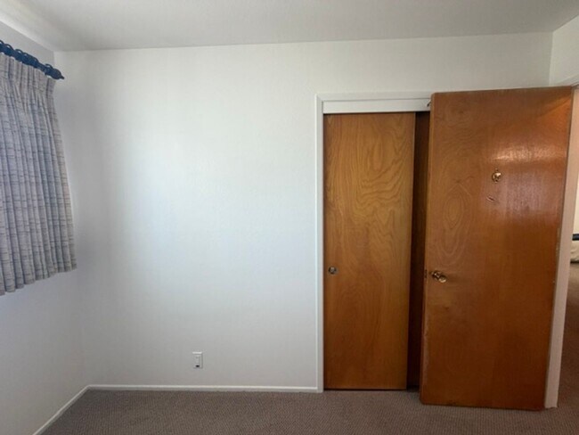 Building Photo - 460 Mariposa Dr