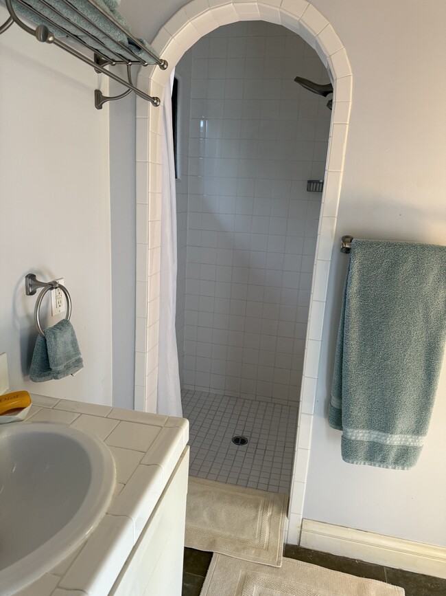 Shower - 12254 Darlington Ave