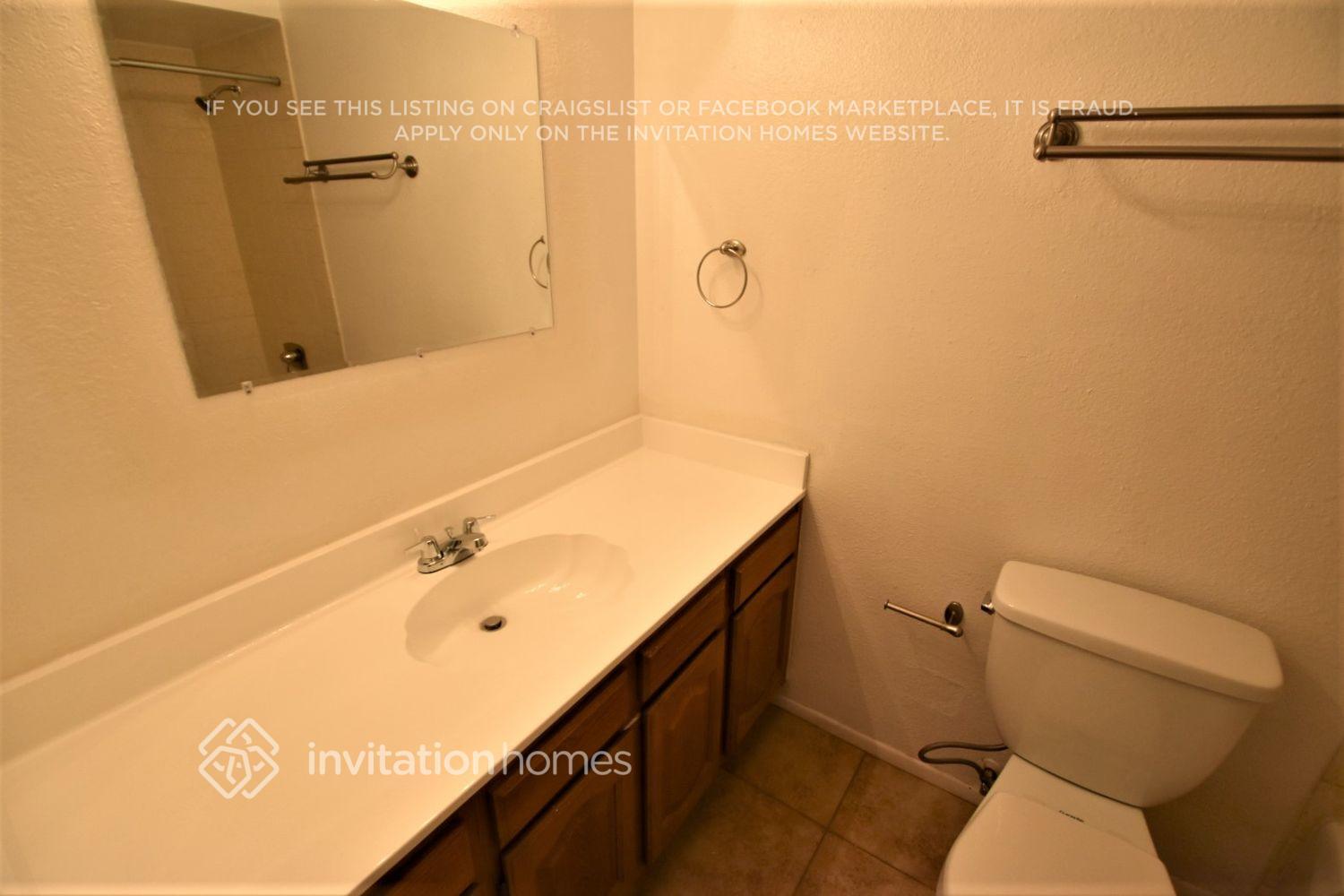 Building Photo - 5620 S La Rosa Dr
