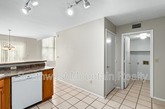 Building Photo - 1083 W Sandy Banks