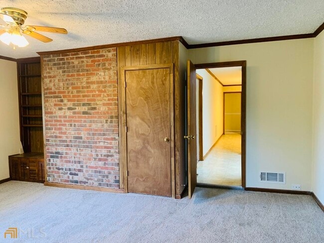 Building Photo - 105 Sunrise Dr