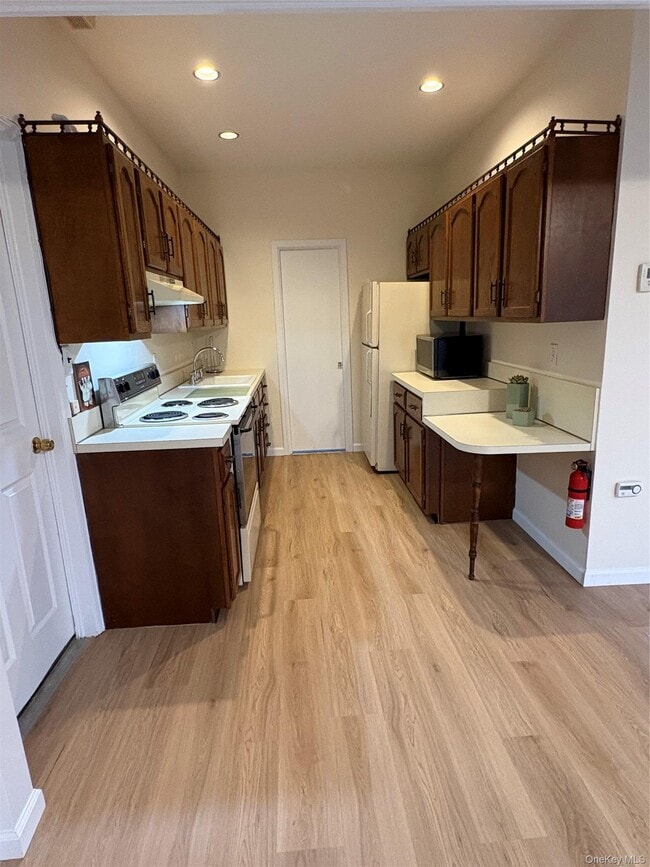 Building Photo - 54 Old Brook Rd