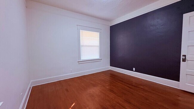 Building Photo - 201 S Crysler Ave