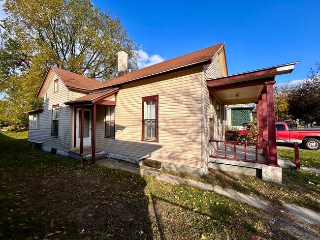 Building Photo - Three Bedroom Home in Southeast Grand Rapids