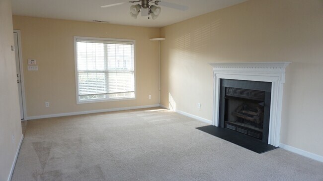 Building Photo - 197 Bennington Dr