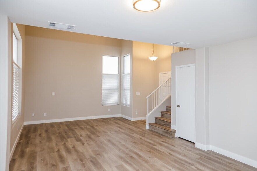 Building Photo - 2446 Cliffwood Dr