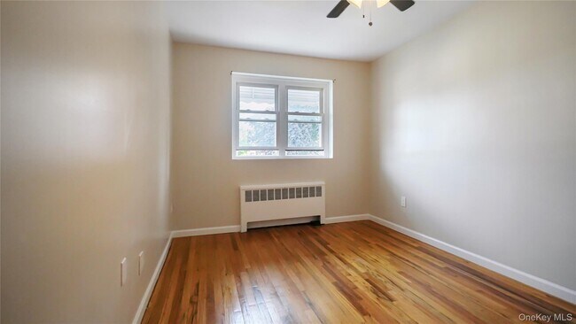 Building Photo - 3610 Baychester Ave