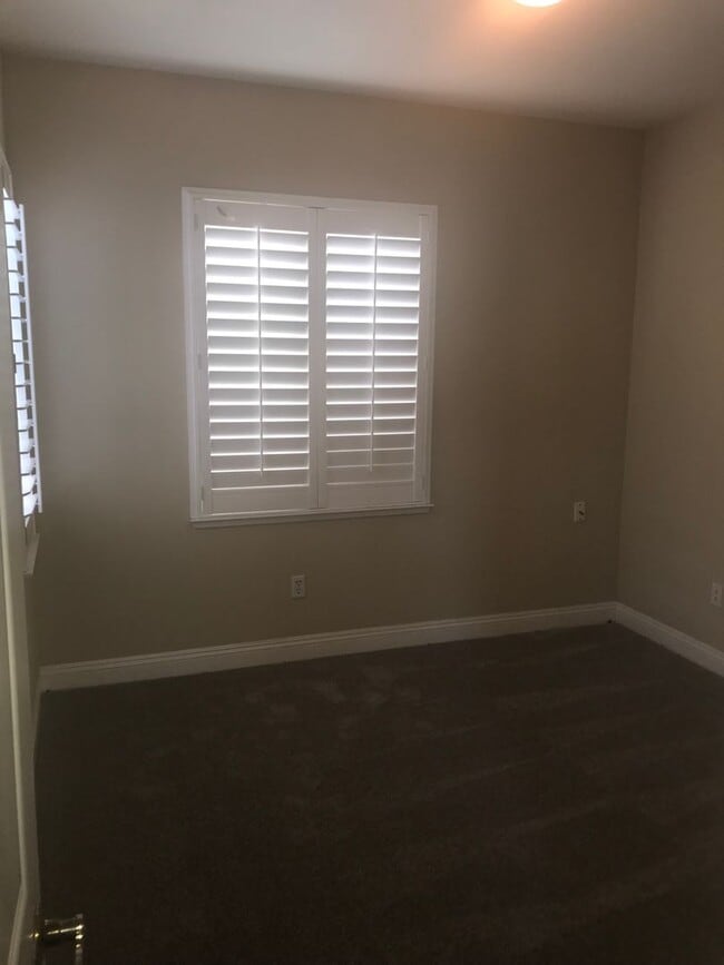 Building Photo - 4 Bed | 3 Bath | 2658 SF |Two Story | 3 car garage home | Tenant pays $200 for WS&G