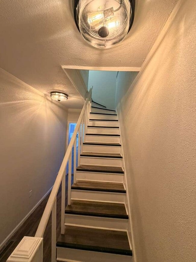 Building Photo - 651 W Bruce St