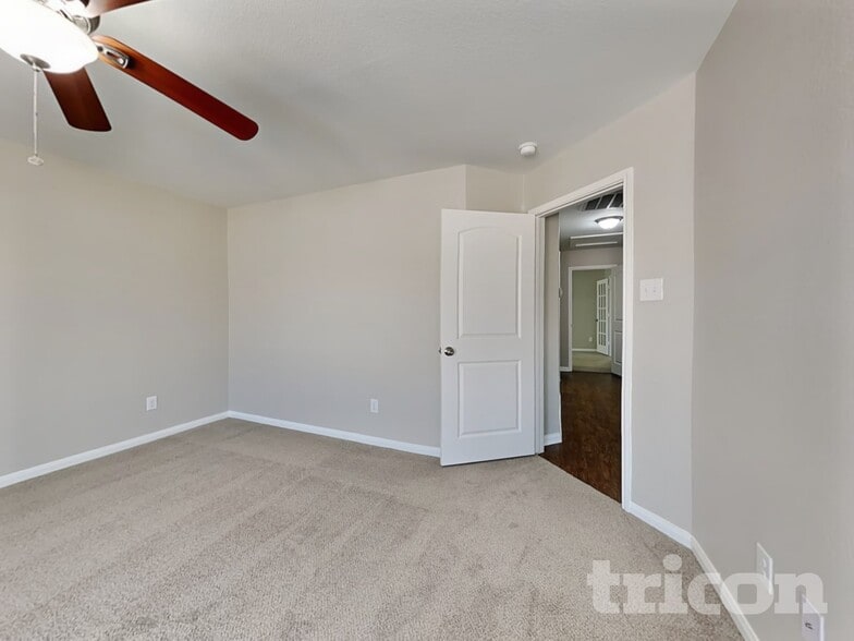 Building Photo - 2322 Oyster Bay Ave