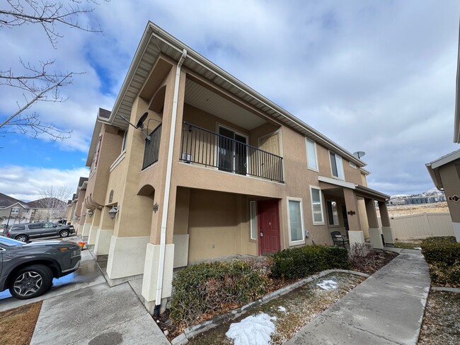 Building Photo - Great 2 bed, 2 bath town home in Lehi