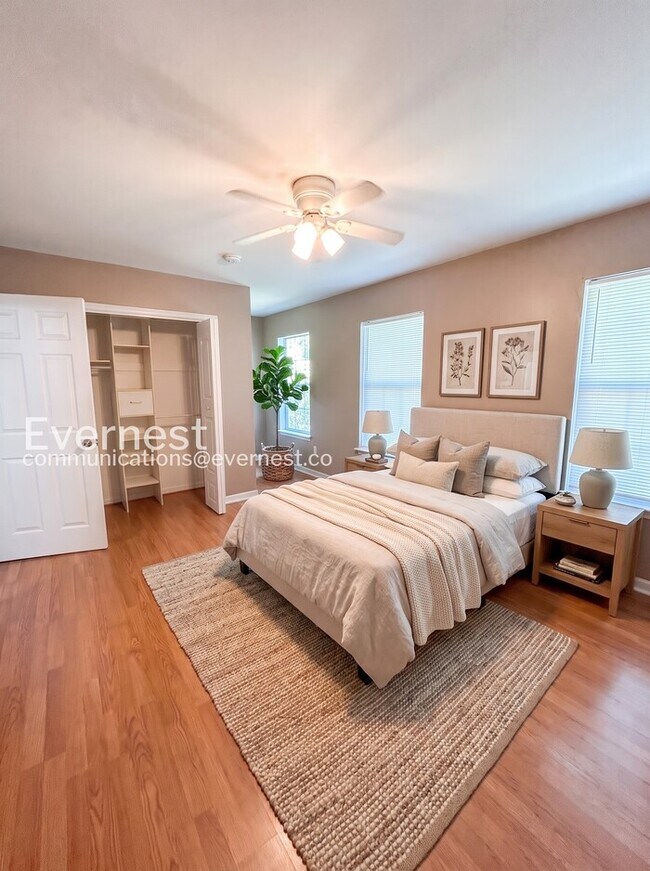 Building Photo - 3 Bed/1.5 Bath Home with Fenced Yard / Available Now!