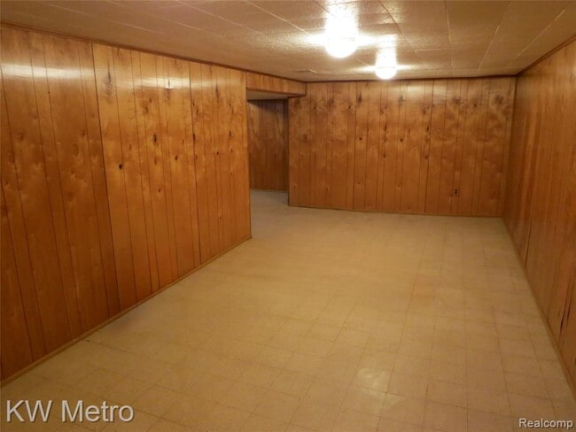 Building Photo - 604 Lerner Ave