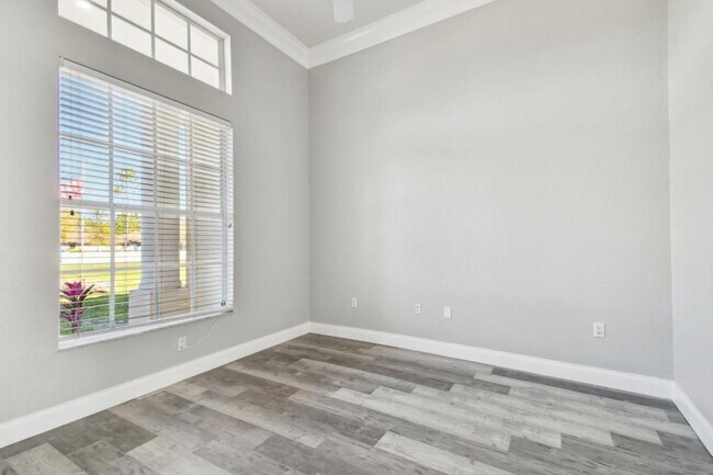 Building Photo - 6644 Country Club Rd