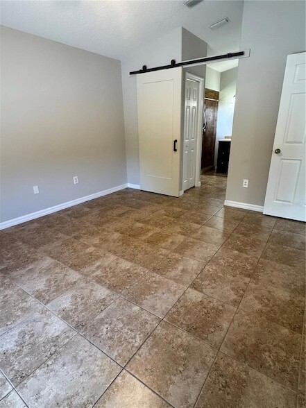 Building Photo - 15 Fernon Ln