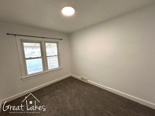 Building Photo - Charming 2 Bedroom 1 Bathroom now available for rent!