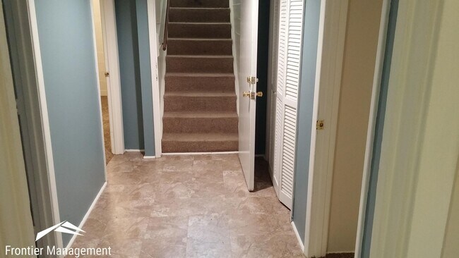 Building Photo - 626 Bertrand St