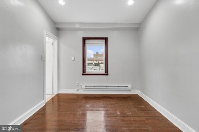 Building Photo - 707 W Girard Ave