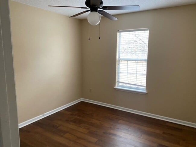 Building Photo - 3/2 HOME NEAR FREEDOM PARK.