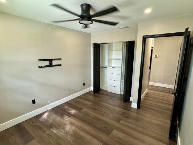 Building Photo - 10366 Buena Ventura Dr