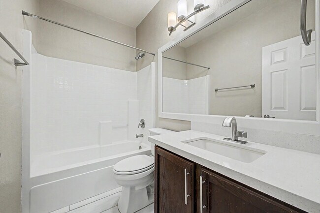 Building Photo - 1331 W Blue Ridge Ct