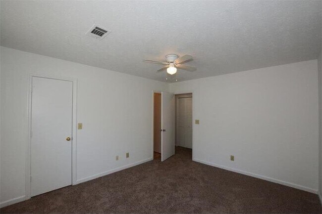 Building Photo - 1015 Rock Creek Ln